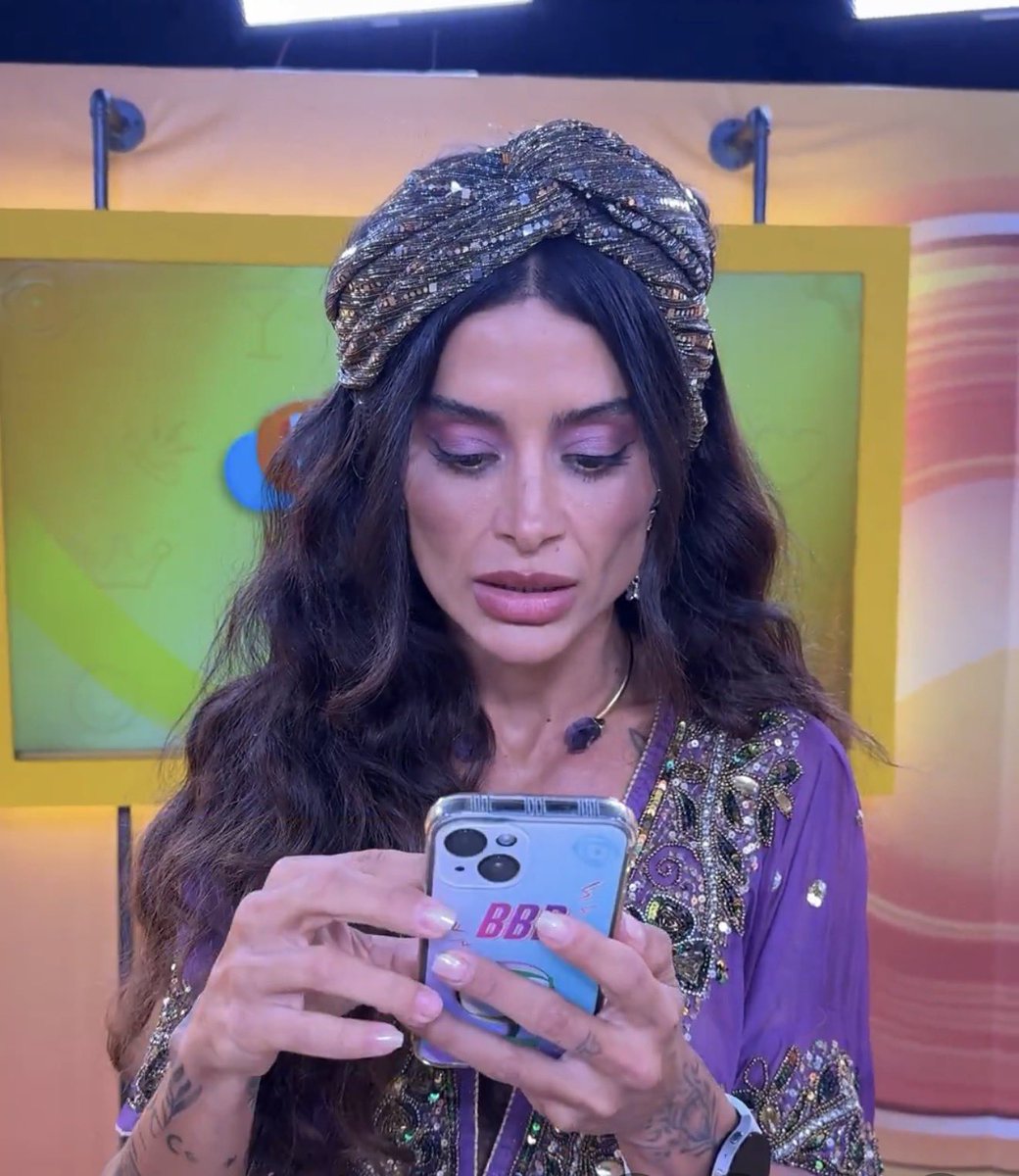 memexbrasil's tweet image. Falaram que a Aline faz cosplay de Akinator e não consigo desver #BBB26