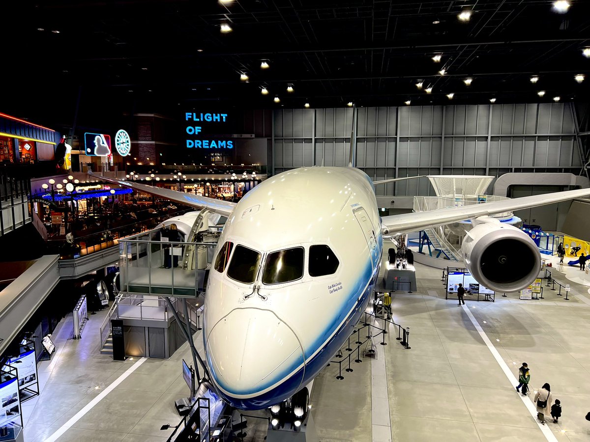 なんかよくわかんないけど、KL(クアラルンプール)の広大なターミナルの中を思い出した。