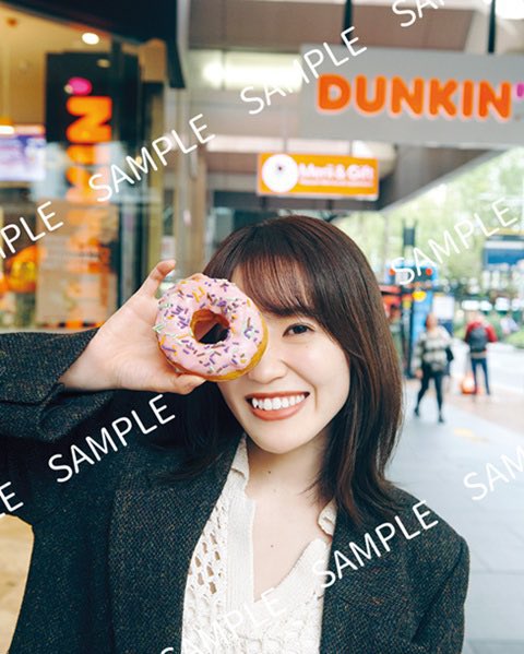 【#櫻坂46】

我らのキャプテン！
#松田里奈 ちゃんの1st写真集
#まつりの時間 好評発売中💚💛

タワレコでご購入いただくと、
ドーナツと一緒に写るかわいいかわいい
まつりちゃんのポストカードをお渡し！🍩

tower.jp/article/featur…
#松田里奈1st写真集<a href="/matsuri_1st/">櫻坂46 松田里奈1st写真集『まつりの時間』 【公式】大好評発売中✨</a>
#パッセ櫻坂