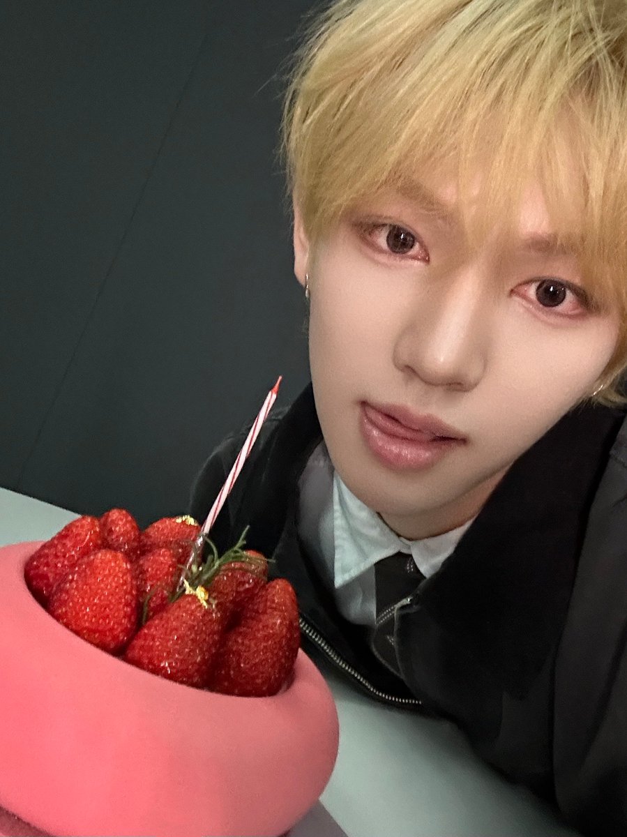 MODYSSEYWORLD's tweet image. 🎀🧁𝓗𝓪𝓹𝓹𝔂 𝓑𝓲𝓻𝓽𝓱𝓭𝓪𝔂🧁🍓

#MODYSSEY #모디세이 
#FANZHEYI #판저이
#HAPPY_FANZHEYI_DAY