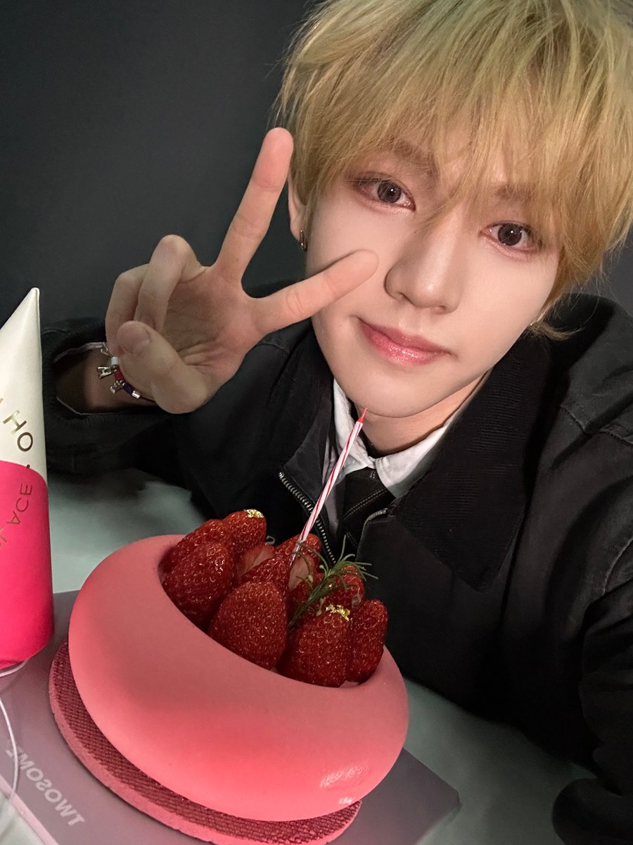 MODYSSEYWORLD's tweet image. 🎀🧁𝓗𝓪𝓹𝓹𝔂 𝓑𝓲𝓻𝓽𝓱𝓭𝓪𝔂🧁🍓

#MODYSSEY #모디세이 
#FANZHEYI #판저이
#HAPPY_FANZHEYI_DAY