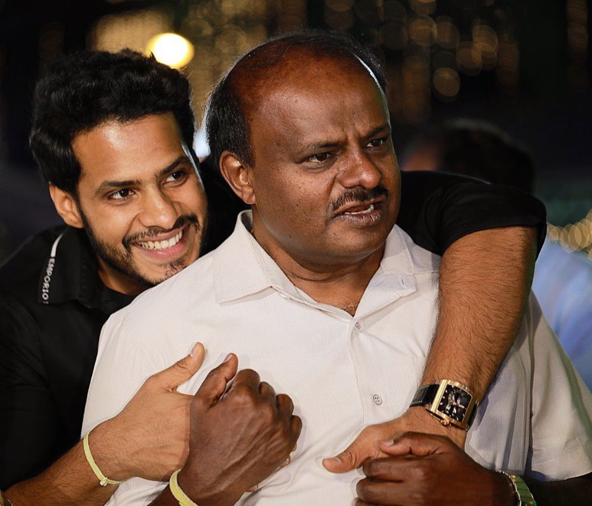 hd_kumaraswamy's tweet photo. ನನ್ನ ಅಕ್ಕರೆಯ ಪುತ್ರ ಹಾಗೂ ರಾಜ್ಯ ಯುವ ಜನತಾದಳ ರಾಜ್ಯಾಧ್ಯಕ್ಷರಾದ ಶ್ರೀ @Nikhil_Kumar_k ಅವರಿಗೆ ಜನ್ಮದಿನದ ಪ್ರೀತಿಪೂರ್ವಕ ಶುಭಾಶೀರ್ವಾದಗಳು. 

ಪಕ್ಷದ ಸಂಘಟನೆ, ಬಲವರ್ಧನೆಯಲ್ಲಿ ಅವಿರತವಾಗಿ ತೊಡಗಿಸಿಕೊಂಡಿರುವ ನಿಖಿಲ್ ಅವರಿಗೆ ಶುಭವಾಗಲಿ.

ಪಕ್ಷದ ಯುವ ನಾಯಕರಿಗೆ ಭಗವಂತ ಎಲ್ಲವನ್ನೂ ಒಳ್ಳೆಯದನ್ನೇ ಮಾಡಲಿ. ಮುಂದಿನ ದಿನಗಳಲ್ಲಿ ಅವರ ಕನಸು, ಆಕಾಂಕ್ಷೆಗಳೆಲ್ಲವೂ ಈಡೇರಿ ನೊಂದವರಿಗೆ ನಿಸ್ವಾರ್ಥ ಮನಸ್ಸಿನಿಂದ ಸೇವೆ ಮಾಡುವ ಅವಕಾಶ ದೊರೆಯಲಿ. ನಾಡಿನ ಜನತೆ ಹಾಗೂ ಆ ತಾಯಿ ಚಾಮುಂಡೇಶ್ವರಿ ಆಶೀರ್ವಾದ, ಶ್ರೀರಕ್ಷೆ ಸದಾ ನಿಮ್ಮ ಮೇಲೆ ಇರಲಿ ಎಂದು ಪ್ರಾರ್ಥಿಸುತ್ತೇನೆ.
@JanataDal_S