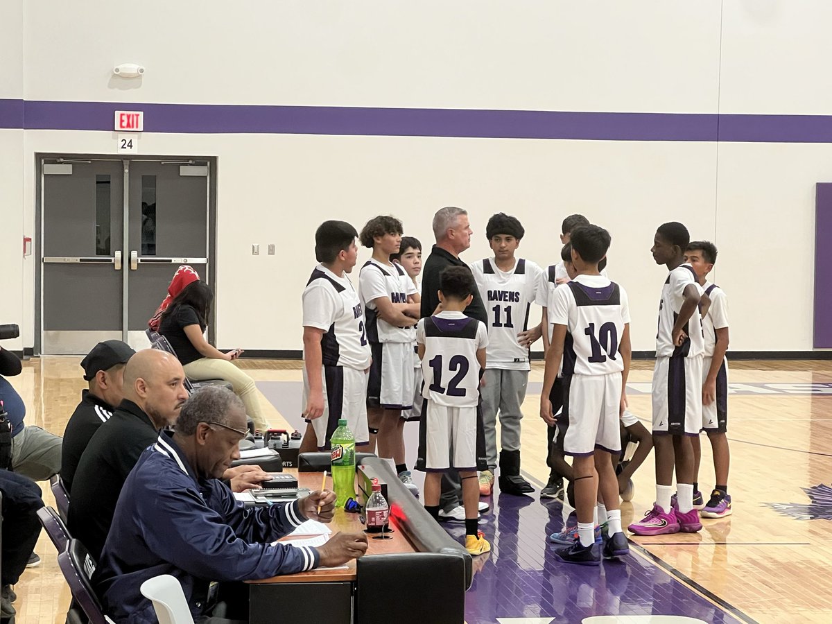 Eastlake_Middle's tweet photo. Ravens vs Cowboys! First home game for our boys! Plus Raven &amp; @BNarbuth_ES Cheer too! 🐇#TeamSISD #ConnectionConsistencyCommitment #GameOn 💜🐦‍⬛ @yirigo_  @TOaxaca_ELMS @TCorrujedo_ELMS @Coach_C_11_BNES  @TGriffith_ELMS https://t.co/LWu6Vz7Nl5