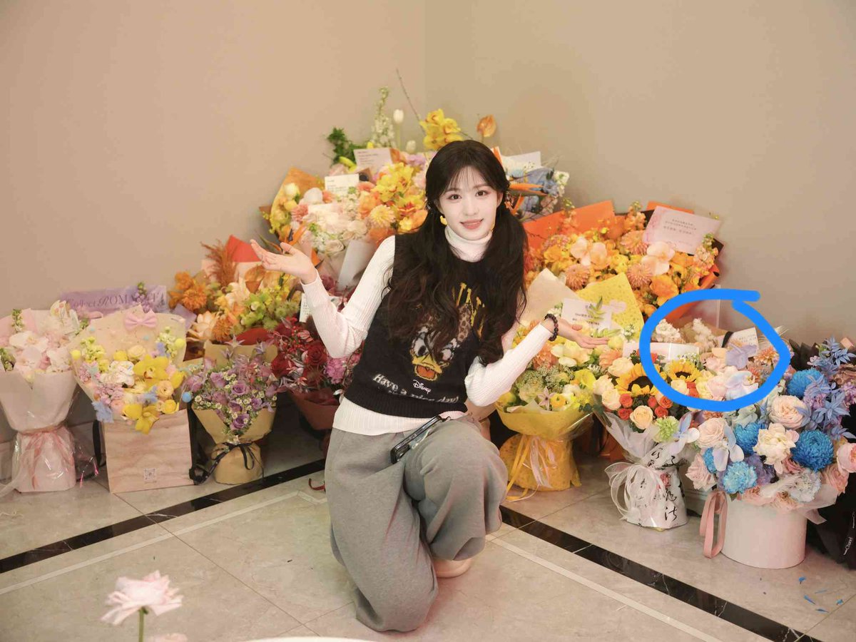 wcrprojectid's tweet photo. 🧡 Wang Churan 𝟮𝟳𝘁𝗵 Bday Project

A beautiful bouquet of flowers for our beautiful girl. May more and more people love her beauty.

The last birthday project of this year. Thank you to everyone who participated. See you next year.

#WangChuran #王楚然 https://t.co/SZZf2l2LR0