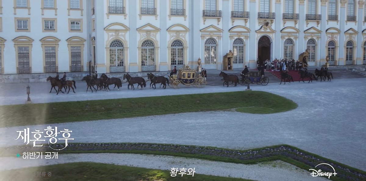 pannchoa's tweet photo. The Remarried Empress' trailer builds up viewers' anticipation 
https://t.co/Sm7vdKqPpB https://t.co/hznRxNVQ70