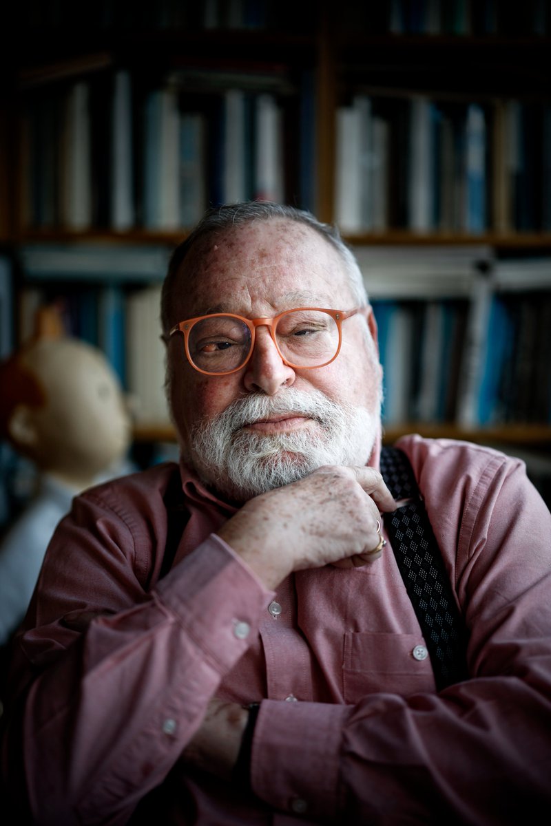 "Después de tantos años estudiando la ética, he llegado a la conclusión de que toda ella se resume en tres virtudes: coraje para vivir, generosidad para convivir, y prudencia para sobrevivir".

Fernando Savater