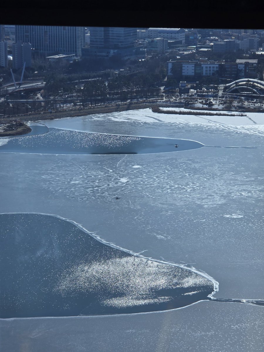 호수 얼었음ㄴㅇㄱ