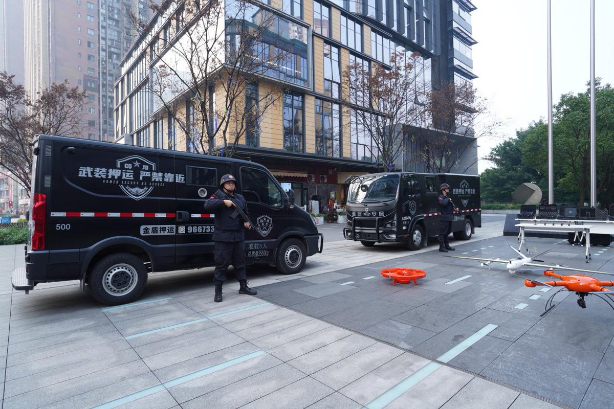 ChongqingCinc's tweet image. On January 17, the Chongqing Security Story Conference revealed cutting-edge tech like the Blackthorn drones and smart armored vehicles. These innovations enhance security with smart defense systems, real-time monitoring, and cost-saving features.#Chongqing #SecurityTech