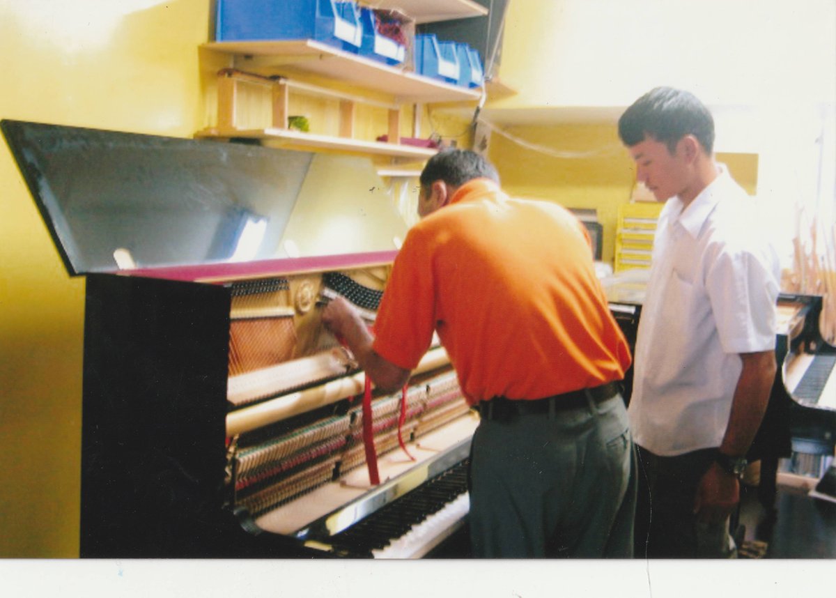 ahms1994's tweet photo. This photo was taken in Japan on July 30, 2007. It was the first time we began training in how piano tuning is done. https://t.co/VMYjzUQzRq