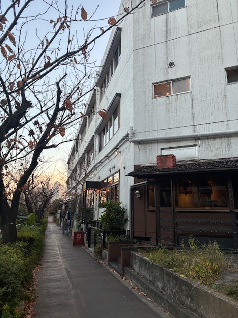 whatsglobe's tweet photo. 目黒川沿い路面店舗募集中です。
12坪　495000円。 https://t.co/haYYgyC43a