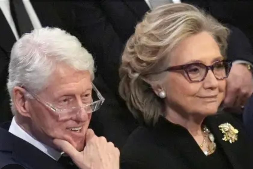 LePapillonBlu2's tweet image. Well played by the Clinton’s. When held in contempt it will force a discovery forcing the release of the Epstien files.