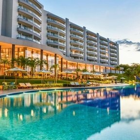 leolinshumor's tweet image. 🚨 GRAVE: Renato Antônio , irmão de Bolsonaro, registrou a casa da própria esposa como sede de uma empresa fantasma para comprar participação de 30% no resort de luxo Tayayá