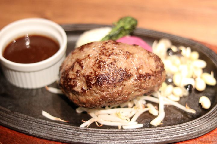 retrip_gourmet's tweet image. 【2026最新】東京都内の美味しいハンバーグ屋さん13選！肉汁溢れる名店から安くて旨い店まで😋🍴
rtrp.jp/articles/6467/