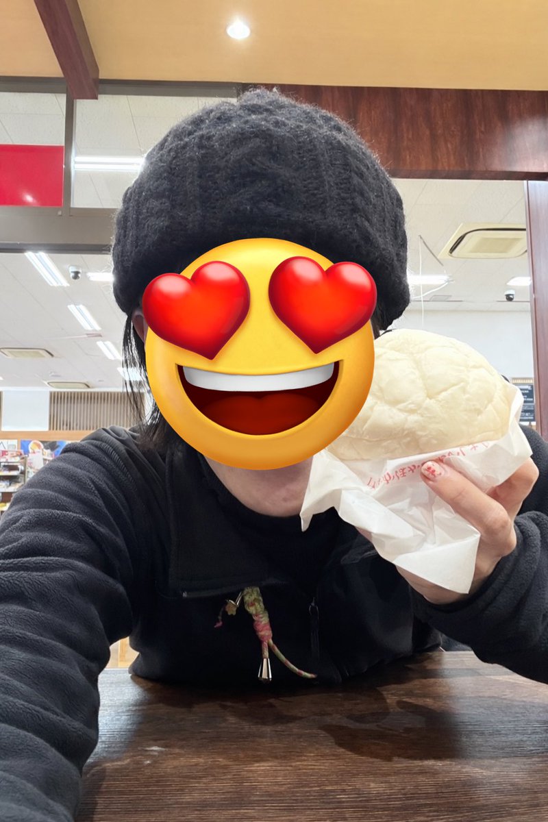 hion0190's tweet photo. aiko浜松ライブ帰りの聖地巡礼（笑）
偶然立ち寄ったSAがaikoが数時間前にいた聖地✨
うれぴー！
aikoと一緒の場所✨✨✨
帰りまでたのしめた！
ありがとう！パイセン！

@aiko_dochibi 
#aiko
#聖地SA https://t.co/hlA10zpdcN