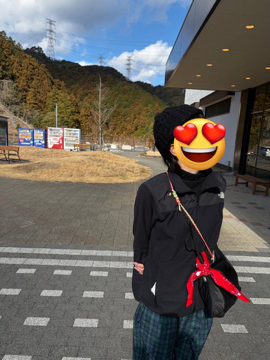 hion0190's tweet photo. aiko浜松ライブ帰りの聖地巡礼（笑）
偶然立ち寄ったSAがaikoが数時間前にいた聖地✨
うれぴー！
aikoと一緒の場所✨✨✨
帰りまでたのしめた！
ありがとう！パイセン！

@aiko_dochibi 
#aiko
#聖地SA https://t.co/hlA10zpdcN