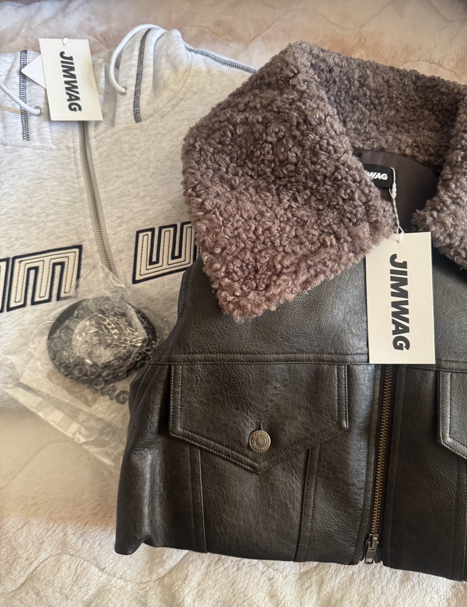 第二弾届いた😭😭😭(時差)
激カワすぎる🙂‍↕️沢山愛用するね💕︎💕︎

#平成フラミンゴ　にこ #平成フラミンゴにこ #JIMWAG  <a href="/___nicoichi___/">【平成フラミンゴ】NICO</a>