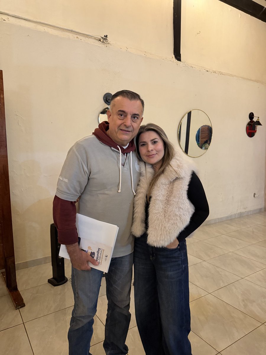 Con el programa #GuardianesDeLaCiudad, encabezado por la presidenta <a href="/verodelgadillog/">Verónica Delgadillo</a> el Gobierno de Guadalajara apoya proyectos $ impulsados por los mismos vecinos. 🤝

Mi reconocimiento a las y los vecinos de la colonia #LaMonumental por hacer equipo con el <a href="/GuadalajaraGob/">Gobierno de Guadalajara</a>