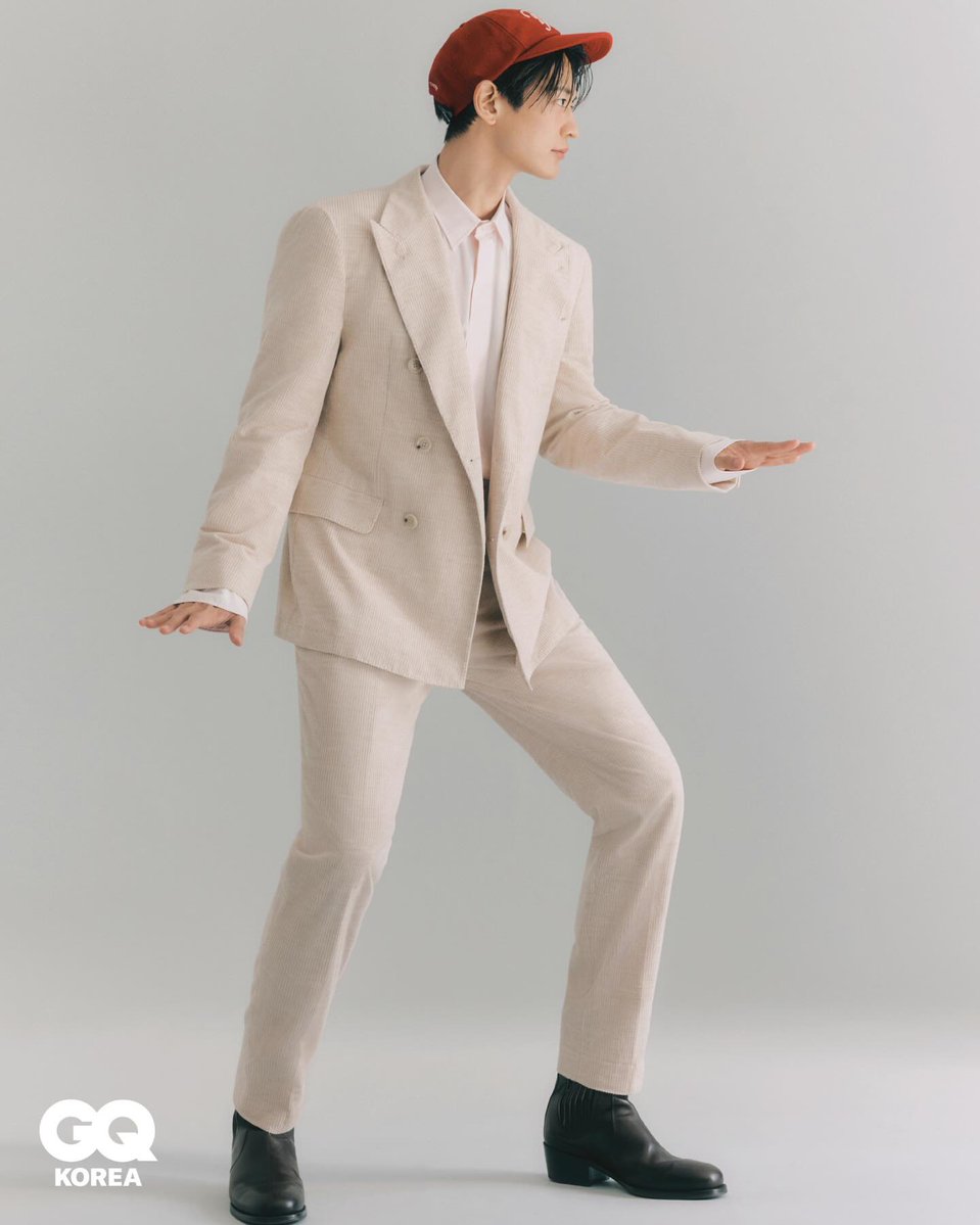 forminho911209's tweet image. [ GQ KOREA 인스타 ] 
🔗 instagram.com/p/DTzA1FrkQCL

새해 &amp;lt;지큐&amp;gt;의 첫 번째 손님은 샤이니 민호입니다. 
작년 &amp;lt;랑데부&amp;gt;, &amp;lt;고도를 기다리며를 기다리며&amp;gt;로 두 편의 연극 무대에 올랐고, 사진전 &amp;lt;MEAN on sight&amp;gt;를 열었으며, 유튜브 오픈, 솔로 투어, 새 앨범까지, 틈없는 1년을 지나온 민호와 마주했을…