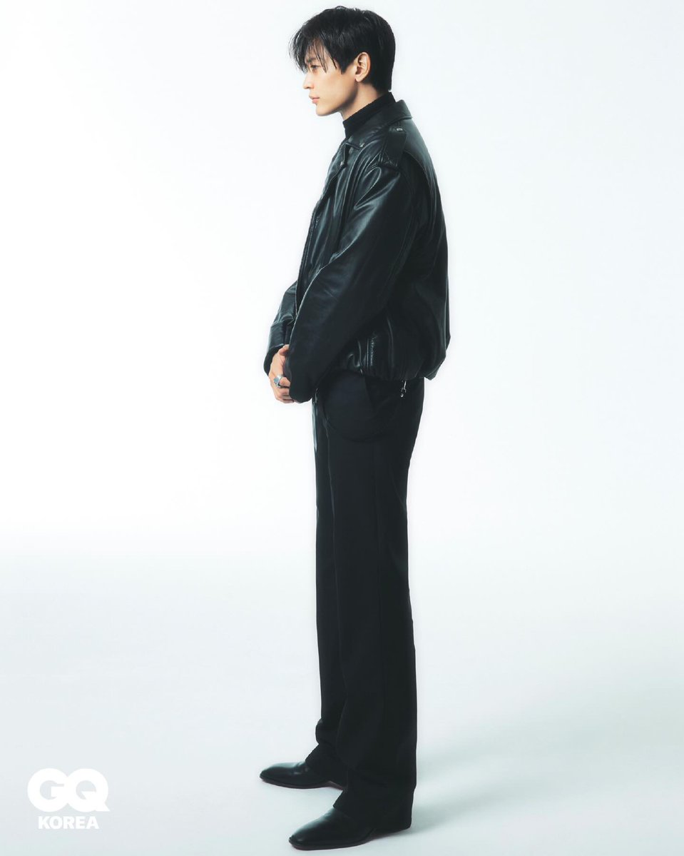 forminho911209's tweet image. [ GQ KOREA 인스타 ] 
🔗 instagram.com/p/DTzA1FrkQCL

새해 &amp;lt;지큐&amp;gt;의 첫 번째 손님은 샤이니 민호입니다. 
작년 &amp;lt;랑데부&amp;gt;, &amp;lt;고도를 기다리며를 기다리며&amp;gt;로 두 편의 연극 무대에 올랐고, 사진전 &amp;lt;MEAN on sight&amp;gt;를 열었으며, 유튜브 오픈, 솔로 투어, 새 앨범까지, 틈없는 1년을 지나온 민호와 마주했을…