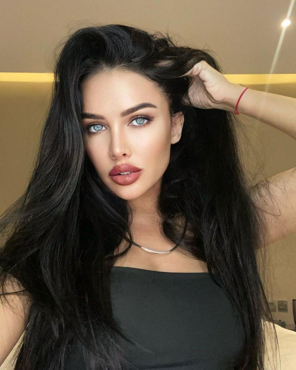 FebStrada's tweet image. Страхи разблокированы🔓

Тизер-трейлер к детективному триллеру «Отпечатки» с Оксаной Акиньшиной и Дмитрием Чеботарёвым в главных ролях.

Яне предстоит раскрыть дело об убийстве семьи её знакомого, с которым они вместе выросли в детдоме. Однако это был...