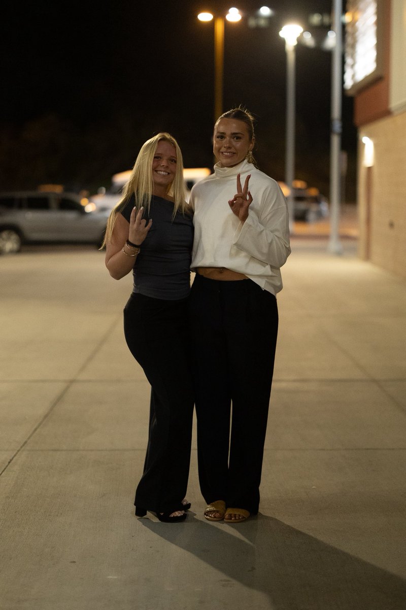 WomensHockeyASU's tweet photo. Devils after dark 😈⚫️

🔱 | #LeaveALegacy https://t.co/xL0a1xjfns