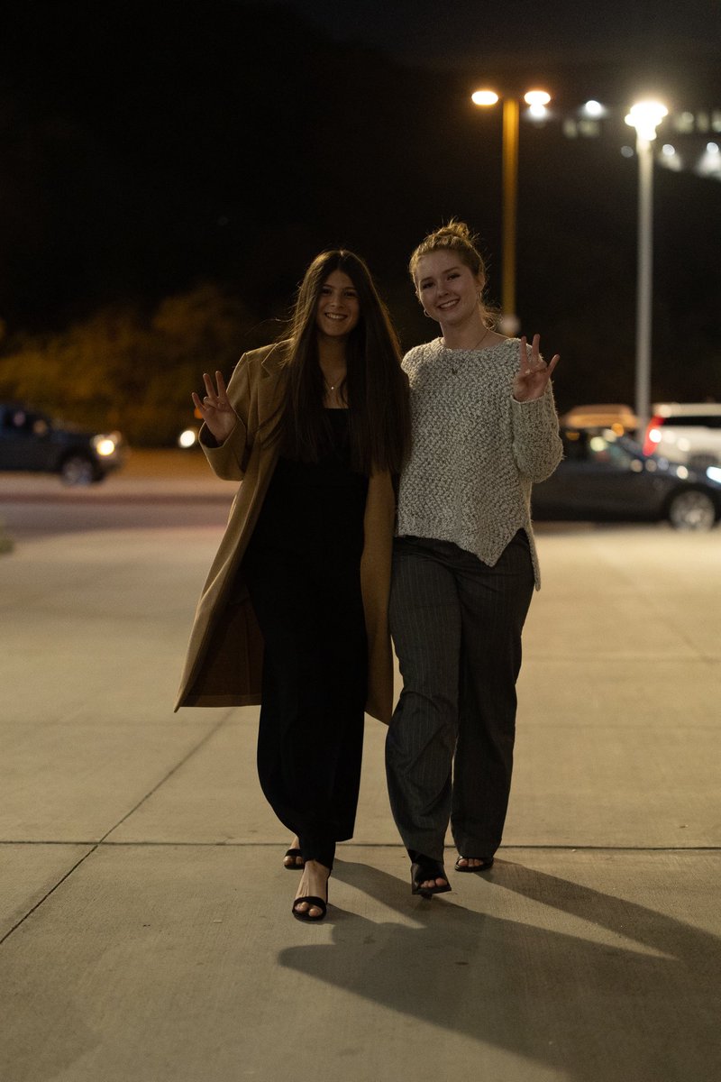 WomensHockeyASU's tweet photo. Devils after dark 😈⚫️

🔱 | #LeaveALegacy https://t.co/xL0a1xjfns