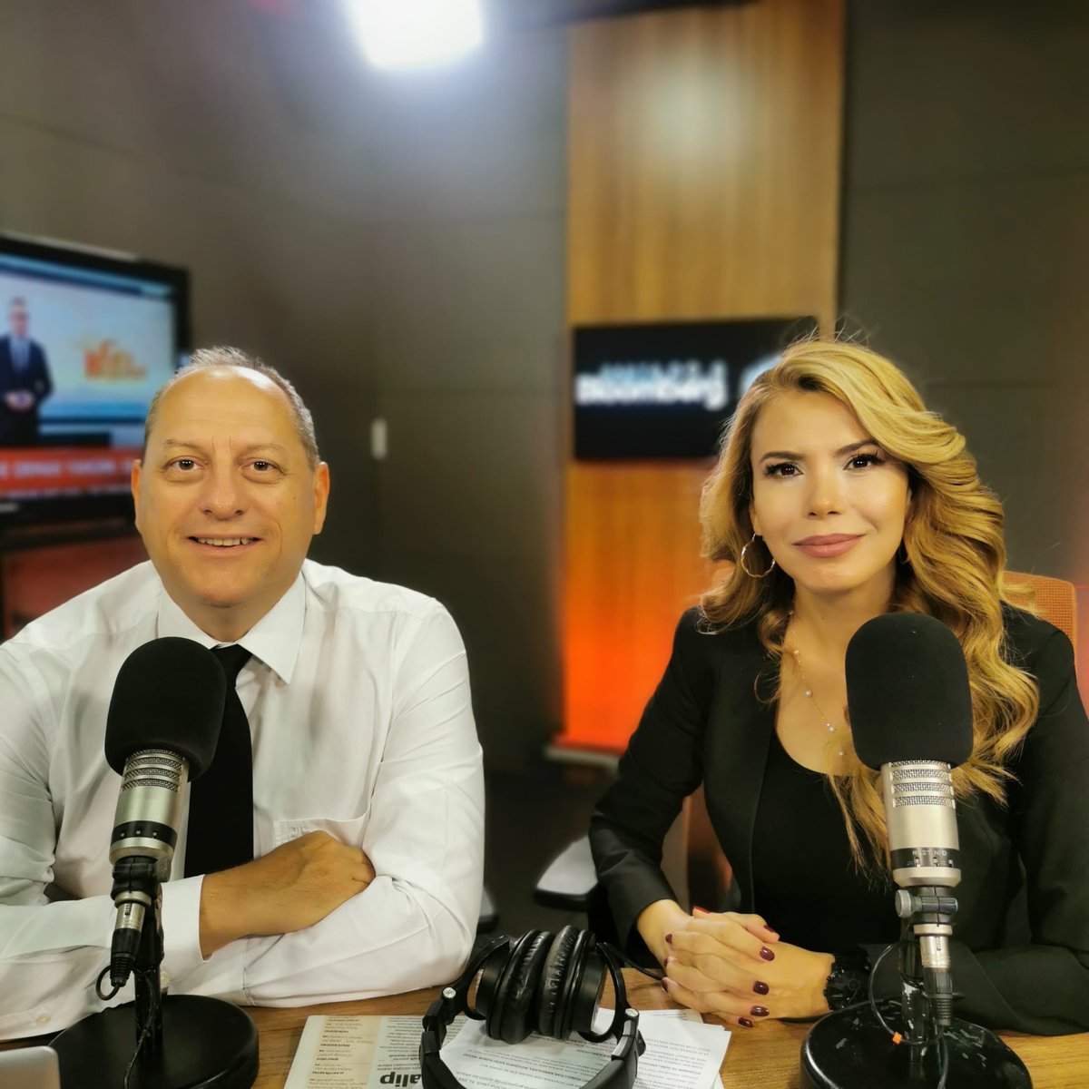 BHTradyo's tweet image. .@SuheylaYS İle İşbaşı @Tongucerbas 'ın katılımıyla 07:00'de @BHTradyo 'da. Yayınımızı youtube.com/watch?v=flZxMj… Youtube Bloomberght Radyo kanalımızdan izleyebilir, sorularınızı 05362668181 numaralı whatsapp hattımıza iletebilirsiniz.