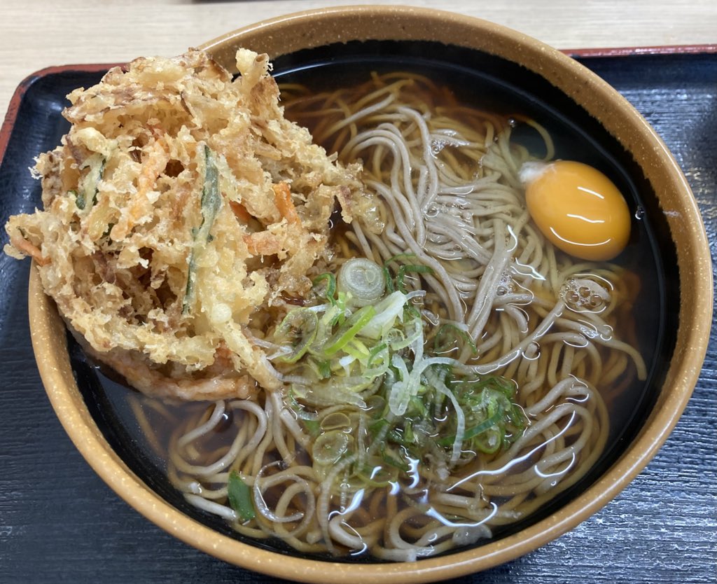 sobalog's tweet photo. そば処 めとろ庵 後楽園店
かき揚げ玉子そば 650円＋大盛 120円 https://t.co/TczhikIfSb