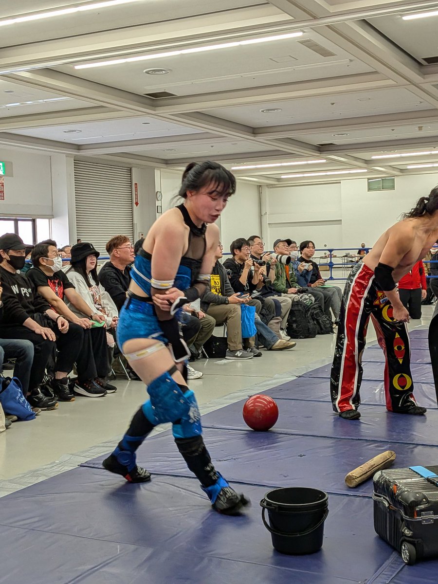 kitajima6714's tweet image. そういえば紙テープ投げるからって隣の方にKONOHAさんのときカメラお願いしたら結構色々撮ってもらえててありがたかった✨

試合中も色んな顔のKONOHAさん撮れて嬉しかったな。
#広島産業会館
#広島女子プロレスフェスティバル
#KONOHA