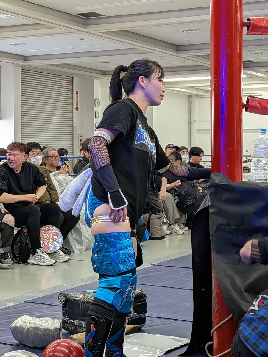 kitajima6714's tweet image. そういえば紙テープ投げるからって隣の方にKONOHAさんのときカメラお願いしたら結構色々撮ってもらえててありがたかった✨

試合中も色んな顔のKONOHAさん撮れて嬉しかったな。
#広島産業会館
#広島女子プロレスフェスティバル
#KONOHA