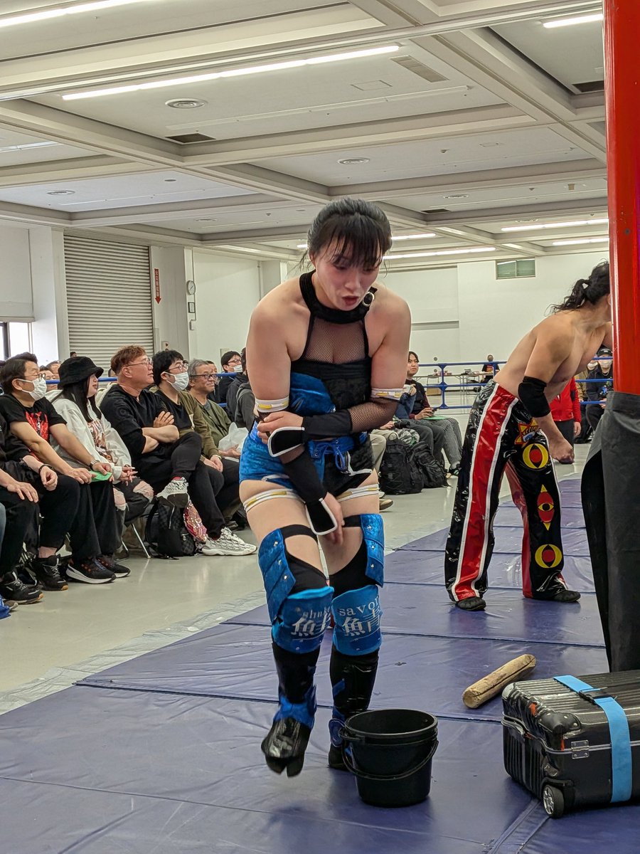 kitajima6714's tweet image. そういえば紙テープ投げるからって隣の方にKONOHAさんのときカメラお願いしたら結構色々撮ってもらえててありがたかった✨

試合中も色んな顔のKONOHAさん撮れて嬉しかったな。
#広島産業会館
#広島女子プロレスフェスティバル
#KONOHA