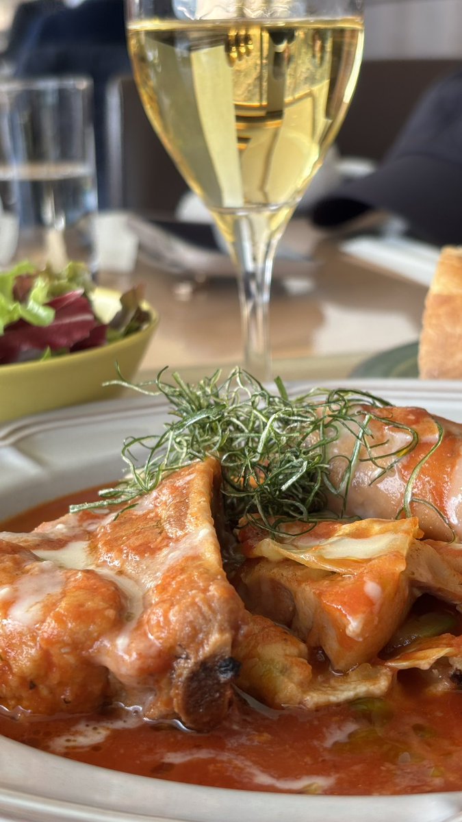 近所の佐野ゴルフクラブってとこなんですけどね、昼飯がCasseruola Milaneseなぞ選べるトコでして
