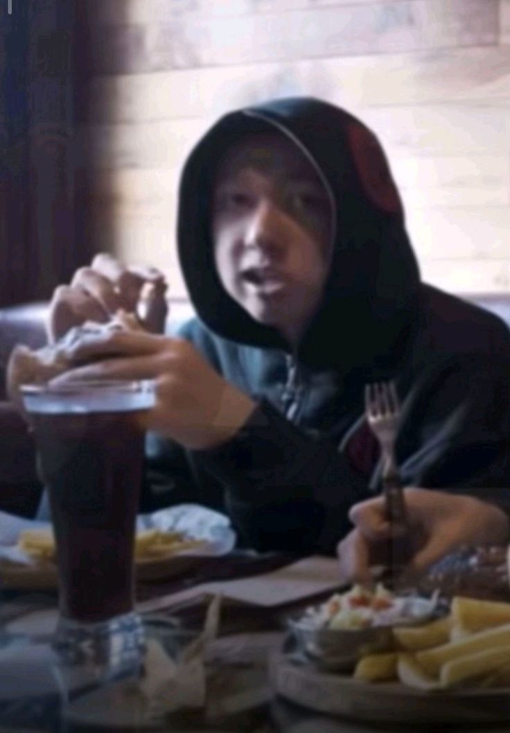 poetalicate's tweet image. Yafng befnerh?