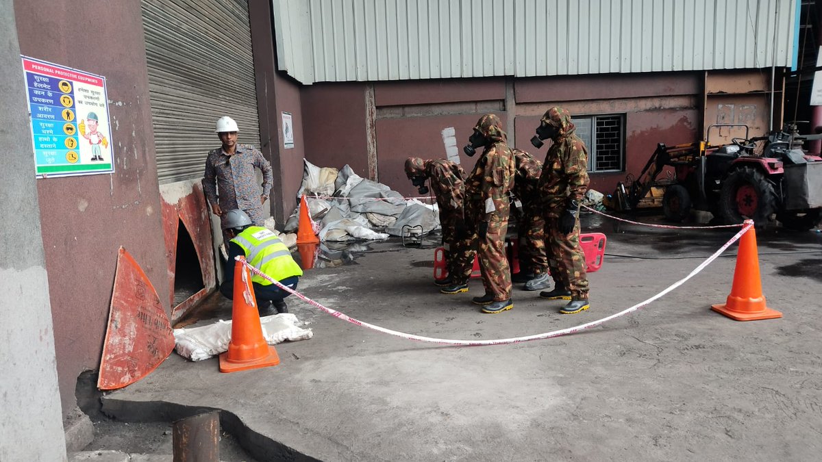 09NDRF's tweet photo. A #Mock_Drill on CBRN (Chemical, Biological, Radiological and Nuclear) preparedness was successfully conducted by 9 BN NDRF, Bihta, Patna a/w Team #CISF, DVC #KTPS at the premises of #DVC #Koderma Thermal Power Station (KTPS).
@NDRFHQ
@dckoderma https://t.co/HRms4rsf3K