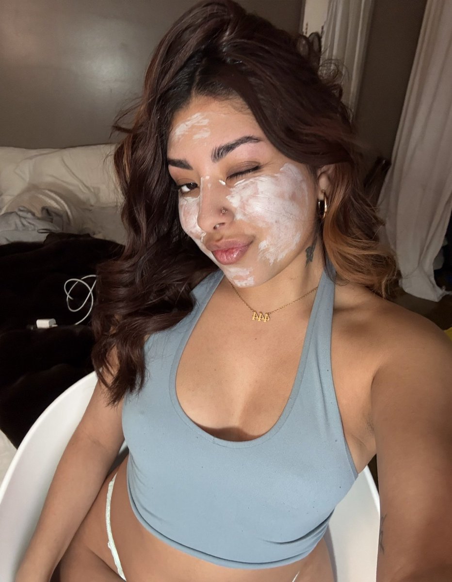 Adrianna ♡ tweet media