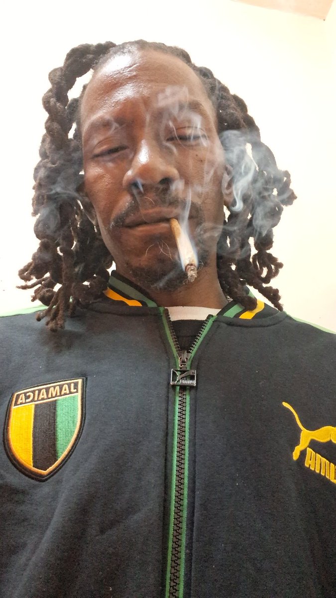 Davidjay10's tweet image. Smoke one 😎