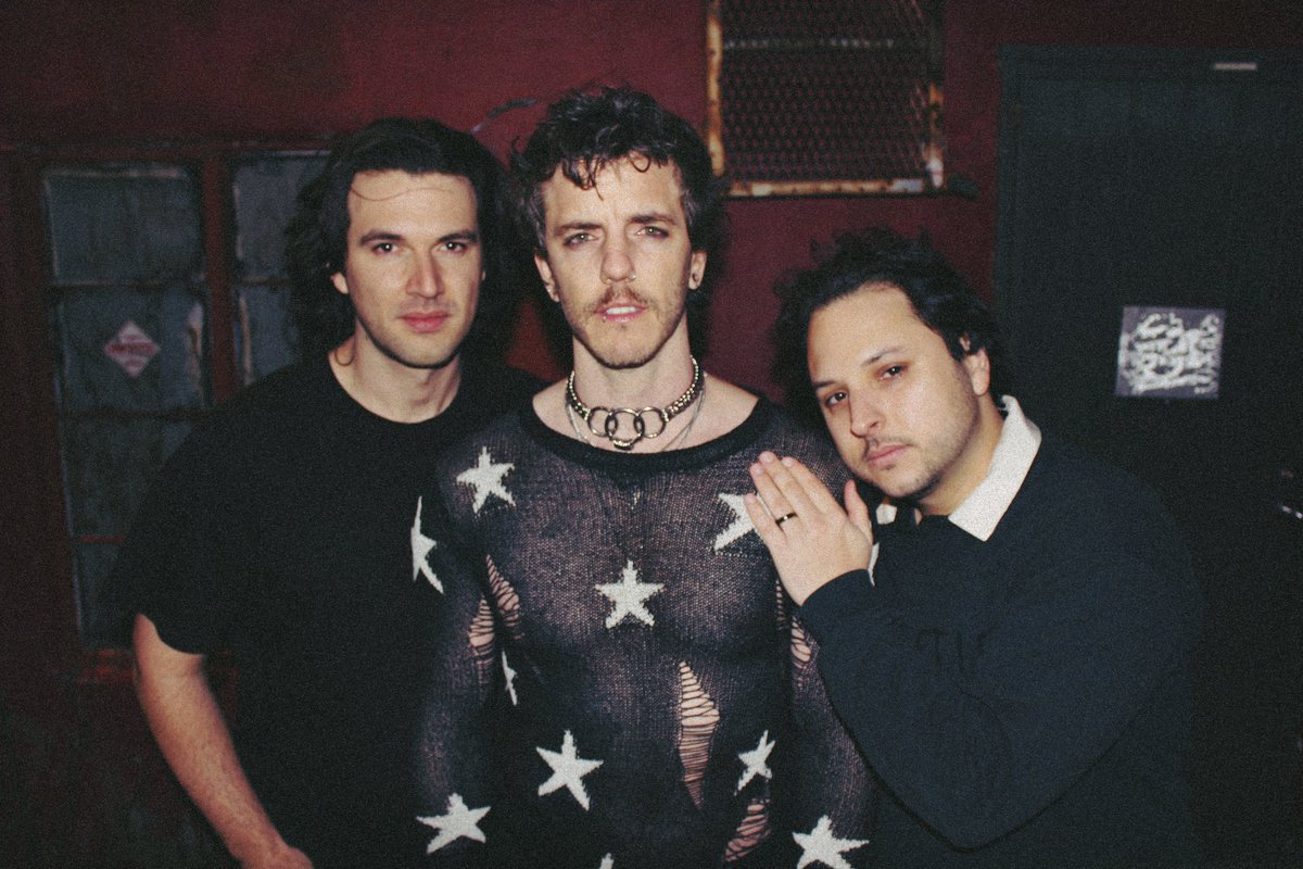 “GET GONE” out now 🖤🥀 distrokid.com/hyperfollow/sh…