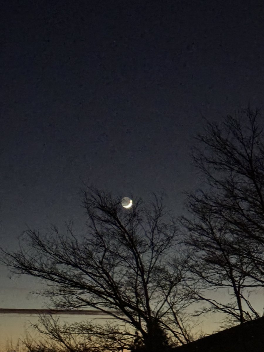 FugaciousOne's tweet image. Chand ne kuchh kaha …
#Moon