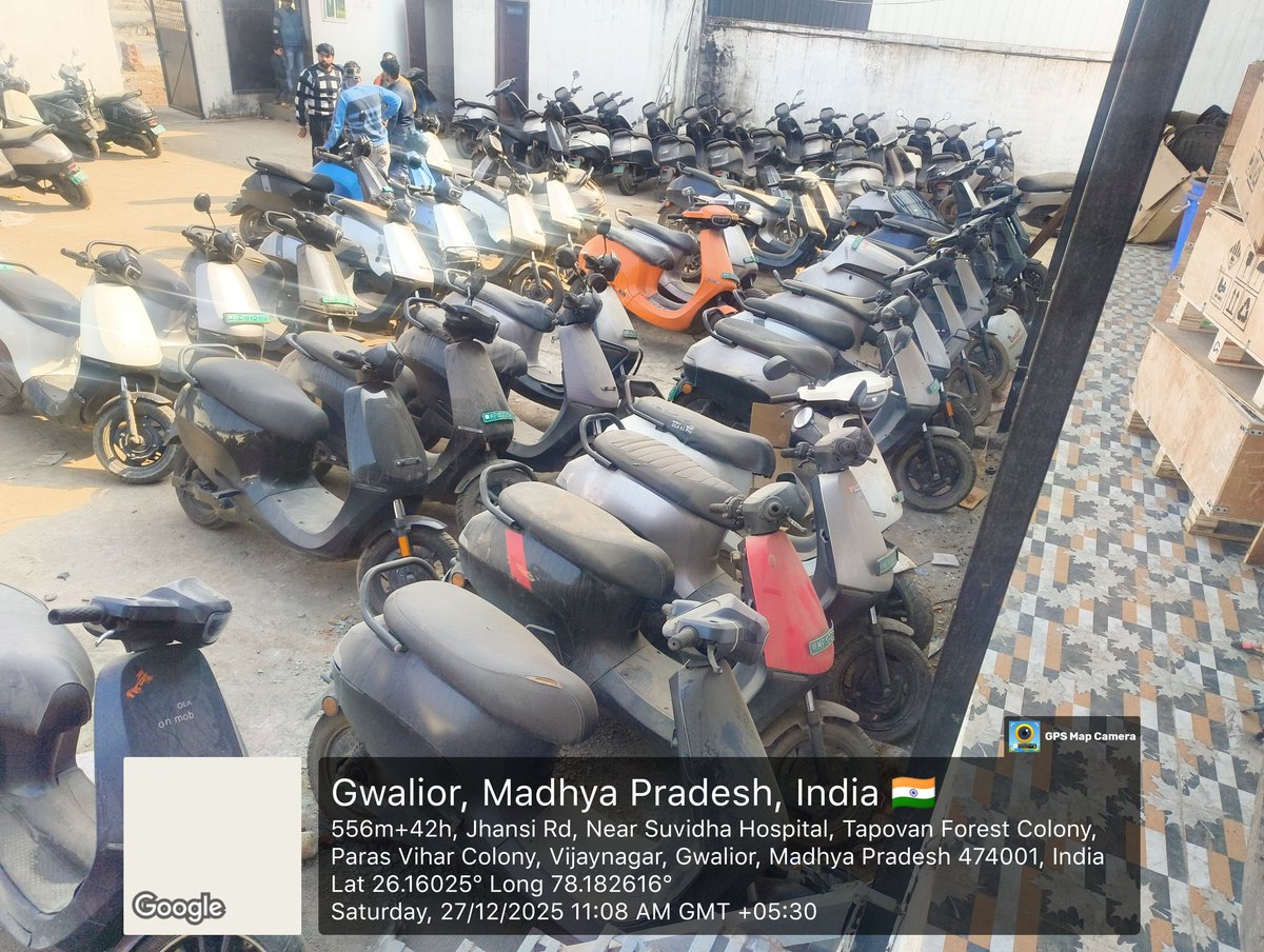 DeoliaYash's tweet photo. @bhash Shocking how little people understand about BRAND OLA , it's a pan India scam going on.

Truth is EV's are cheaper but not OLA electric .@OlaElectric lives and survives on marketing , forget about finished product and SERVICE SIMPLY DOESN'T EXISTS.
Math they do - just put numbers https://t.co/oXFkgw7sq2