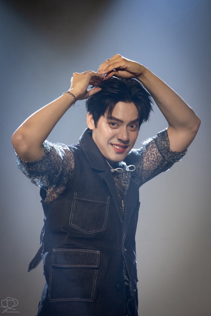 คนที่ติดโบว์ได้น่ารักขนาดนี้ เป็นของคุณนะคะ #TaeDarvid #เต้ดาวิชญ์