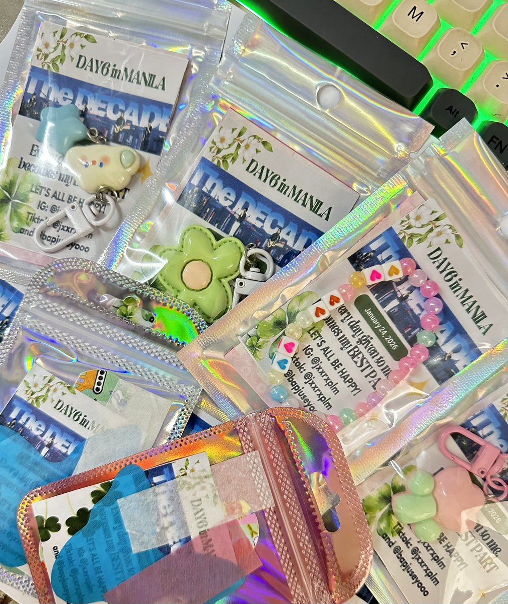 jouietrinidad's tweet image. Ramdam ko talaga na bawat ph myday ay busy sa work. Or ako lang ba? 😗🫶🏼🍀✨
Pero na clutch ang freebies!

+ confetti last Forever Young tour 🩵
#The_DECADE_MANILA #TheDECADEinManila #DAY6_10th_Anniversary_Tour #DAY6inManila 

@jxxrxplm po sa IG &amp;amp; toktik
See you all! ✨🍀🤍🫶🏼