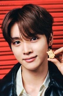 yokkyokk's tweet image. อูรักบัม ‘ราชาแห่งการออกกำลังกาย’ ของพื้นที่นี้ ชอบไปยิมกับเล่นฟุตบอลมากๆ

ตัวอักษร ‘王 (ราชา)’ ที่อยู่ที่หน้าท้องเป็นหลักฐานที่แสดงให้เห็นถึงความพยายามว่าอูรักบัมตั้งใจเทรนมามากแค่ไหน!

จริงๆแล้ว เหมือนว่าแต่ก่อนจะมีคนเคยเห็นอูรักบัมเดินแบบใช้ 4 เท้าด้วยนะ…
ชู่ว!…