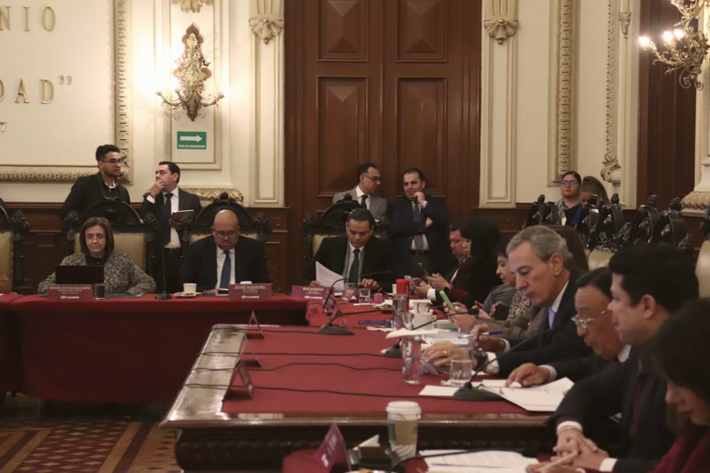 RicardoChavero's tweet photo. Esta mañana durante la Décima Sexta Sesión Ordinaria de Cabildo aprobamos distintos puntos de acuerdo para el fortalecimiento institucional de nuestra ciudad:

✅ Estados Financieros correspondientes a diciembre de 2025.
✅ Estructura administrativa  y Reglamento Interior del Instituto de la Juventud.
✅ Reglamento Interno de la @SGGM_Pue, así como modificaciones al Reglamento de la Oficina de Presidencia.

Seguimos trabajando con responsabilidad, orden y compromiso por una mejor Puebla. 💪🏼🏛️
