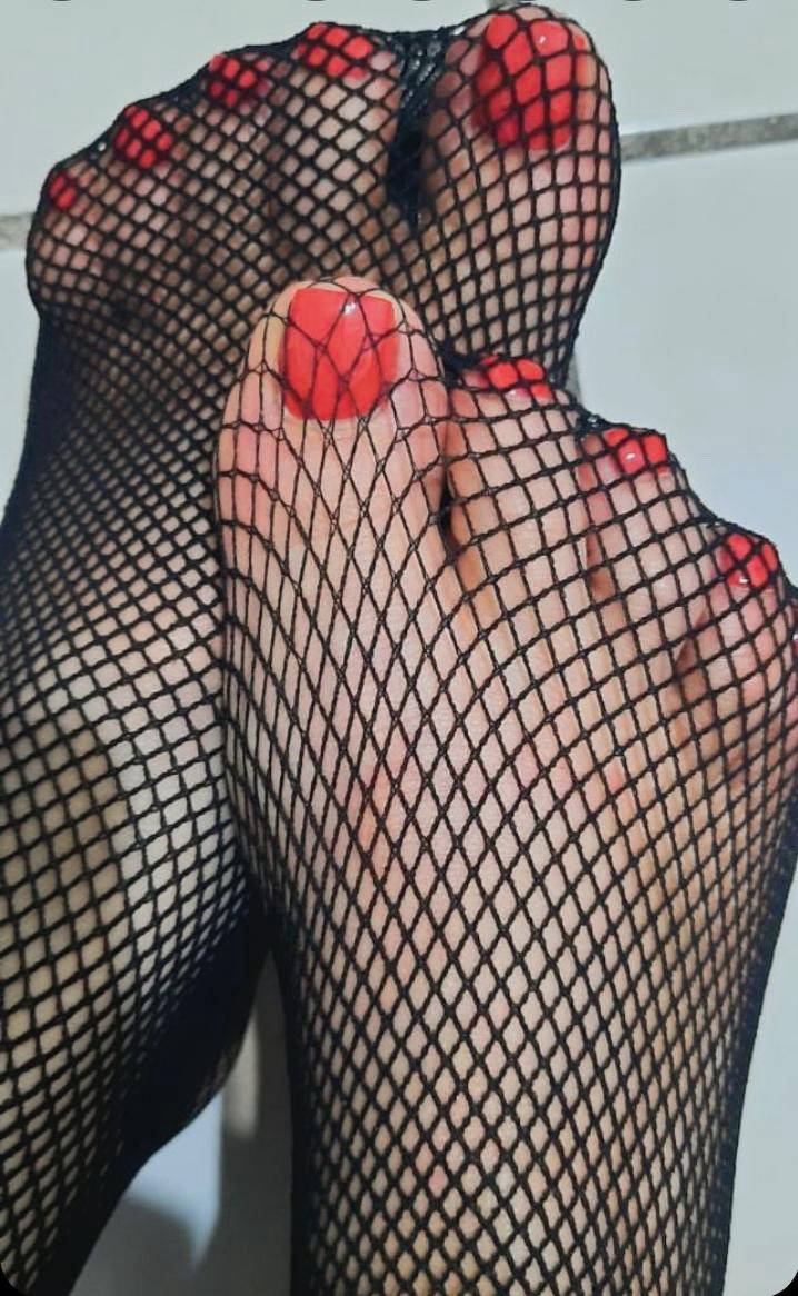 Maria0434070283's tweet photo. Soft moments, playful thoughts… can you handle it? ✨ https://t.co/8nCAtJsC6J