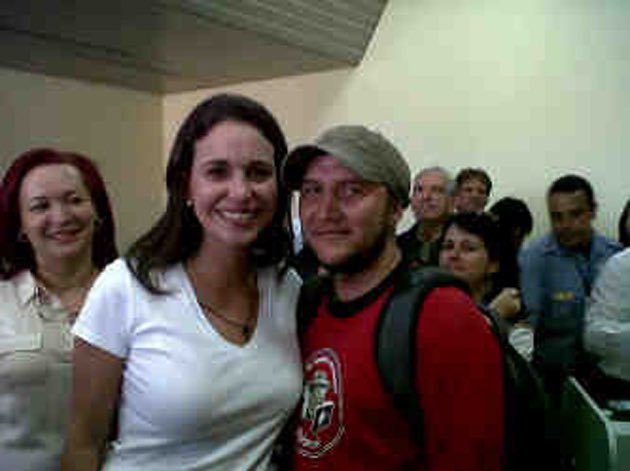 juanchacins's tweet photo. ¿Reconoces este patrón también?

Me parece que la travestida es otra… https://t.co/cnsIpC5x8H