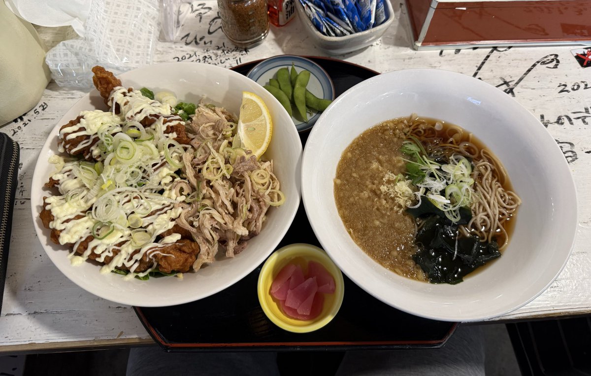ﾊﾟﾜｰｽﾎﾟｯﾄ栄久庵 今年初訪はやっぱりこれハーフ丼セット温蕎麦 そしてラスワンの唐揚げTシャツ🥰 栄久庵さん今年も宜しくお願いします🤲