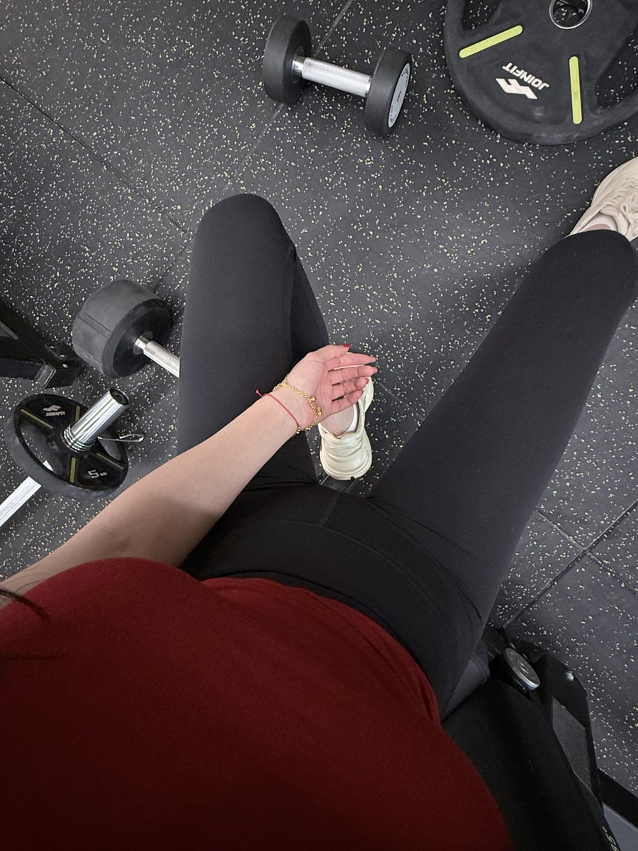 fieldsRTHY's tweet image. 내 헬스장 공식 (하루 1시간) ☕ 커피 한 잔으로 대사 촉진 + 정신 업! 운동 끝나고 바로 빠른 탄수화물 섭취 #운동