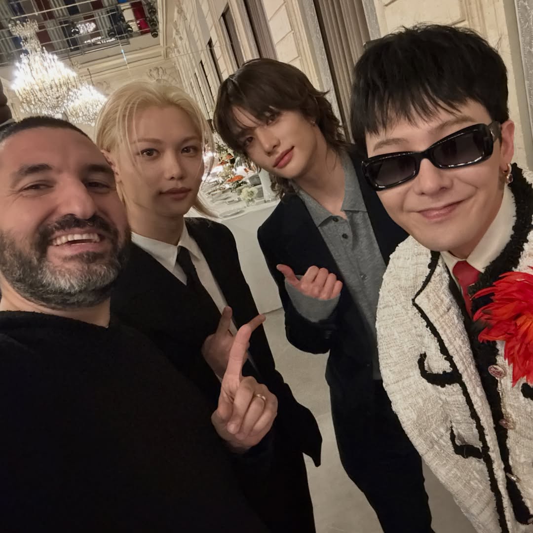 TVstayinfo's tweet photo. Felix y Hyunjin aparecieron en una foto que compartió en su Instagram el letrista y compositor de jazz francés Ibrahim Maalouf, junto a G-Dragon en una cena previa a Le Gala des Pièces Jaunes. 💛✨️

🔗: https://t.co/keo3MHXOHS

#Hyunjin #현진 #ヒョンジン #Felix #필릭스 #フィリックス