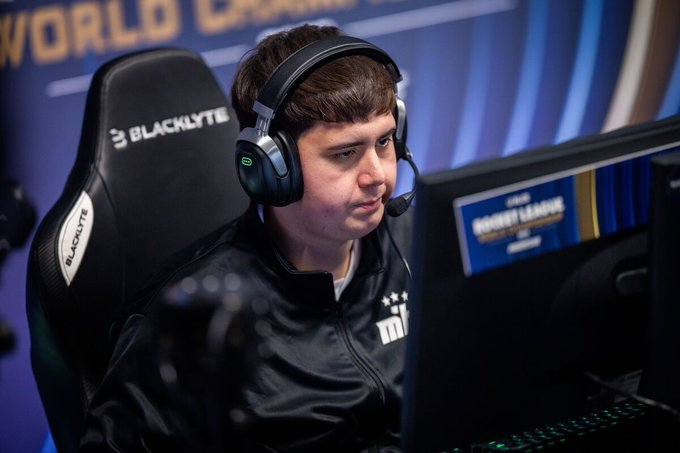 Si eres chileno, este es el año para ser fan de MIBR. Tienen 4 chilenos representando en el máximo nivel:

🇨🇱<a href="/Mazinofps/">Mazino</a> en la VCT Americas.
🇨🇱<a href="/bstrddgg/">bstrdd 🍒</a> y 🇨🇱<a href="/conir0/">MIBR conir</a> en el Game Changers de Brasil.
🇨🇱<a href="/ReysbullWRLD/">mibr Reysbull 🇨🇱</a>, capitán de Rocket League y cada vez más cerca del Boston Major.