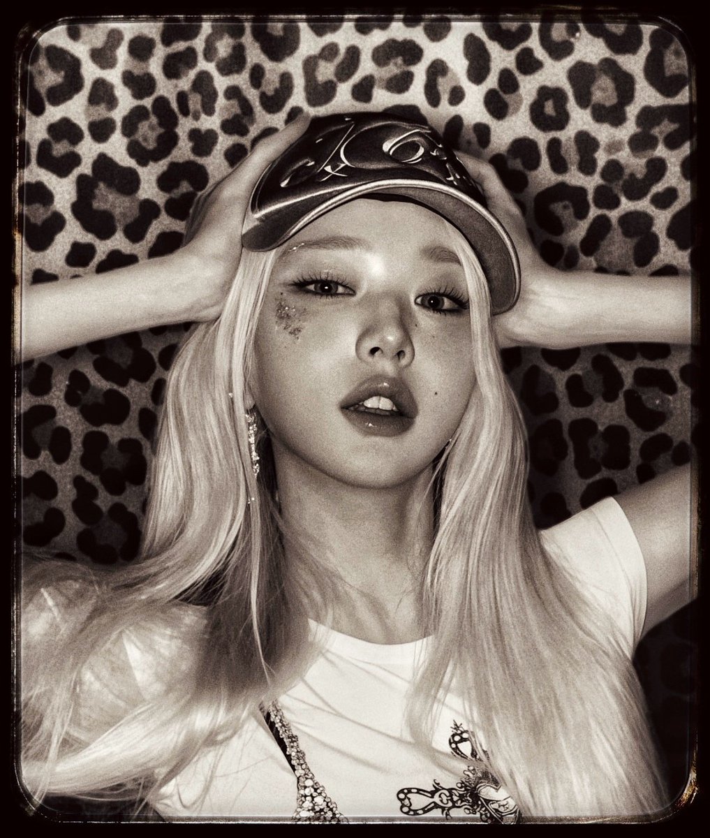 cinemarsh's tweet image. photobooth date #wonielle, katanya. 🤓🤎